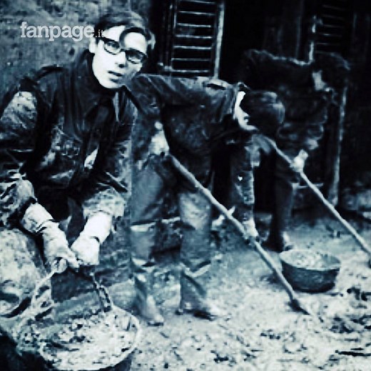 Era il 4 novembre 1966. Quei giovani, che aiutarono Firenze a rialzarsi da una delle più grandi catastrofi del millennio, resteranno per sempre i nostri "Angeli del fango". | Fanpage.it
