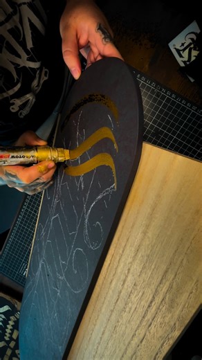 Renua One on Instagram: "Pronto les enseño el proceso de ese jalecito 🥷🏼 #renuaone #calligraphy #lettering #drawing #calligraffiti"