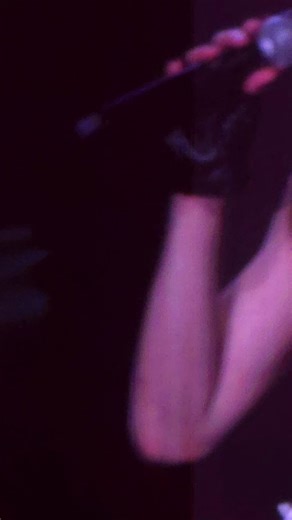 ว่าด้วยเรื่องเรือผีเรือหลัก...จ: ระหว่างทางคุณก็แวะไปจูบภว(ในซร)ด: คุนก็เปนหนึ่งใน พี่ดังคับ คับหมวยหรอจ: ผมบอกไว้เลยนะคับ เรือผีน่ะชิปได้ แต่นายทุนเค้าไม่ซื้อหรอกคับ นายทุนเค้ไม่ซื้อโว้ย อะไรจะไปดีเท่าเรือหลวง5555555555EYES ON JOONGDUNK FANCON#JoongDunkFanconD1