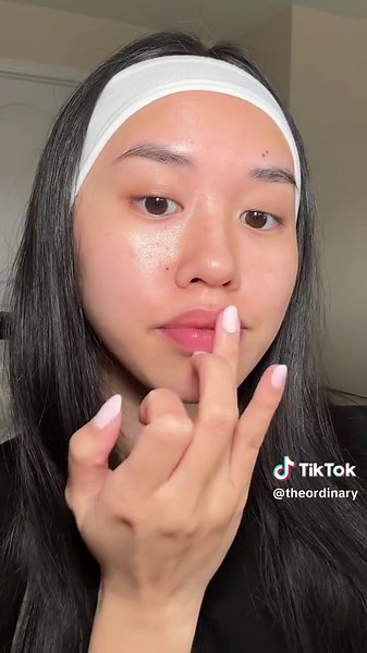 Achieve Juicy Lips with Hyaluronic Acid Lip Care