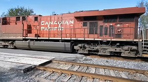 GE ES44AC 启动和起飞 加拿大太平洋8724号列车 （GE ES44AC）