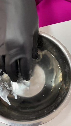 Beneficios del Dermapen en la cara: Mejora la piel y elimina signos de la edad como arrugas, manchas y cicatrices. Consigue mejorar la tersura de la dermis gracias a la activación de colágeno y elastina. Lucirás un rostro más luminoso, nutrido e hidratado. Reducirás la flacidez propia del paso del tiempo. ¿Ya habías conocido este servicio? Ven y pruébalo con nosotras. ✨🧖‍♀️ #facial #dermapen #qro #skincare #fypage #piel #depilacionlaser #faciales #parati #spa