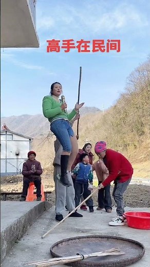 I wanted to show an amazing performance, but friends caused trouble