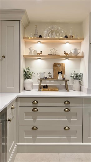 Helen ~ Acorn Barn on Instagram: "✨CHRISTMAS KITCHEN✨ Happy Sunday 🎄⭐️ I hope you’ve all had a lovely festive weekend so far, I’ve been finishing off the last few Christmas jobs. There’s just my @ocadouk food shop due for delivery on Tuesday (fingers crossed everything is there 🤞) & then I’m pretty much ready for Christmas! 🎄🥂🎅🏼 Enjoy the rest of your Sunday ❤️ Helen xx 💙Kitchen, including hardware, Wakefield range @kensworthinteriors 🤍Kitchen cabinet colour Shell, by UForm paint (RAL co