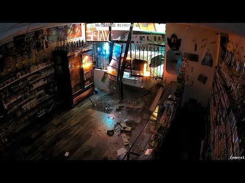 VIDEO: SUV crashes into Fort Mill vape shop; burglars rush in | WSOC-TV