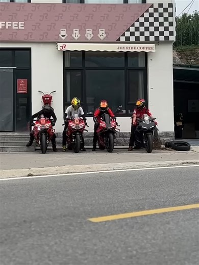 Ducati V4S Overview and Features