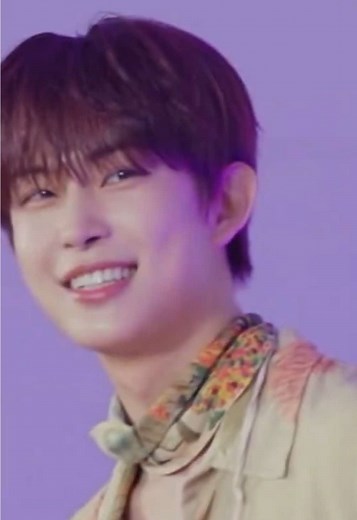 洋服チェンジで笑えるものまね大会