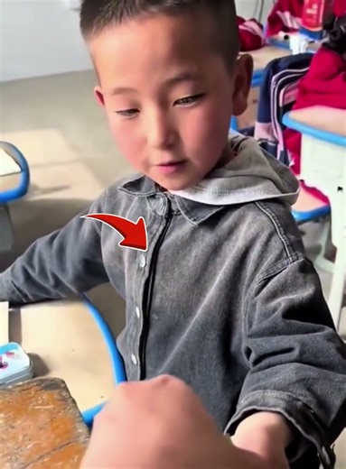 هذا الفتي جعل الفصل المدرسي كله يحترمه بسبب رووووعة