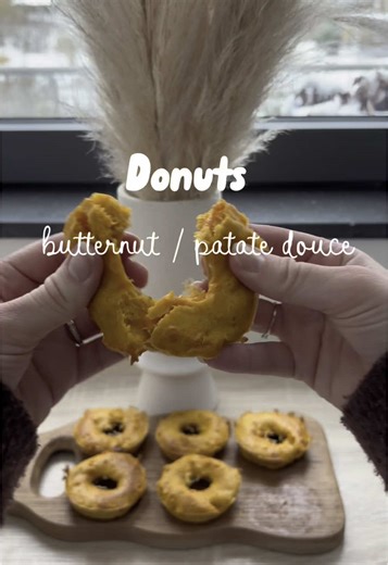 Pour bébé (ou la famille 🤭) • 100 g de patate douce cuite • 100 g de butternut cuit • 1 œuf • 80 g de farine • 1 cuillère à café de poudre à lever • Un peu de curcuma et de ciboulette (ou autres épices) 👉 Verser la pâte dans un moule et enfourner ~20 min à 180°C (le temps peut varier selon la taille du moule et du four) 🧊 Conservation : 2 jours au frigo ❄️ Peut se congeler ⚠️ À proposer uniquement si bébé a tous les prérequis #diversification #recettebébé #babyfood #homemade #momlife #cuisine