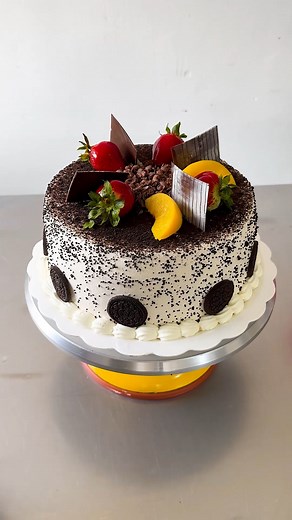 24K views · 739 reactions | tutorial de decorado de tortas para principiantes con oreo molido #cakedecorating #oreo #cake #Repost | Team QPTI | Facebook