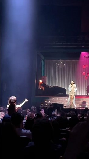 not ANOTHER MADELINE!! #lisarinna #ontour