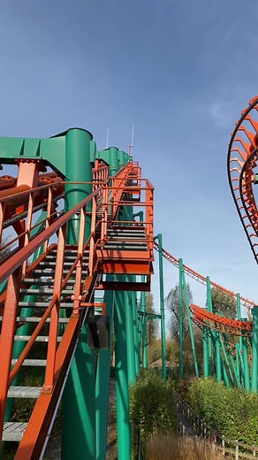 Hoeveel traptreden heeft de lift van Condor in Walibi? 🎢