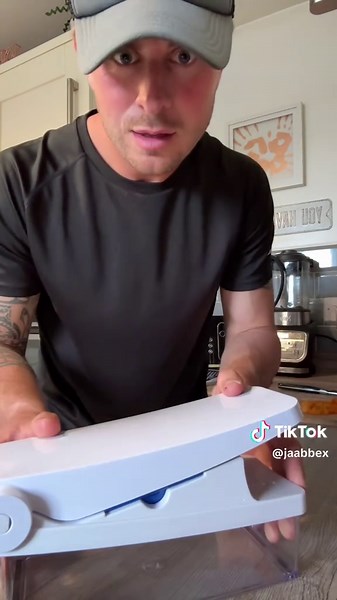 Efficient Vegetable Chopper for Quick Cooking