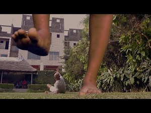 GIANTESS GINNI FOOT CRUSH