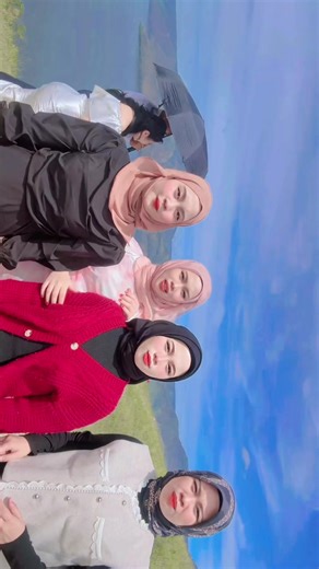 Cowok Menggunakan Produk Elawa Cosmetic di Medan