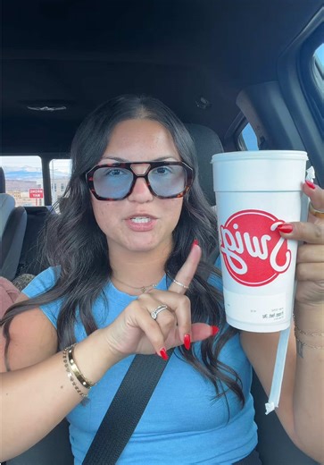 First time trying @Swig and I get the hype 😋🧃 What’s your swig/dirty soda order? #dirtysoda #swig #drinkreview #review #dirtysodareview
