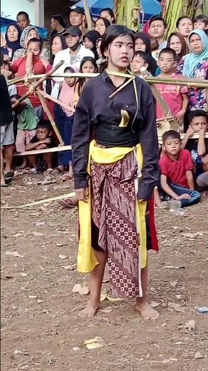 kuda lumping wanita dan pisang