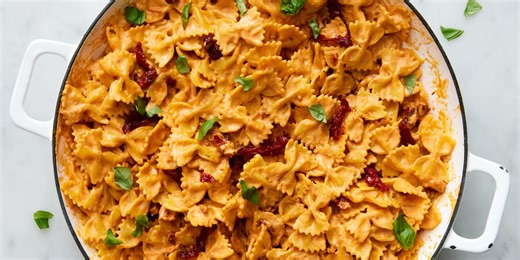 My Sun-Dried Tomato Pasta Uses A No-Waste Hack For The Most Flavorful Sauce