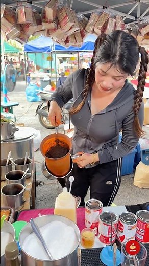 Start Your Day with Thai Iced Tea from a Lovely Vendor 🧋☀️