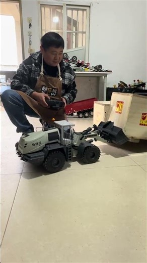 Ultra-quiet hydraulic loader remote control loader