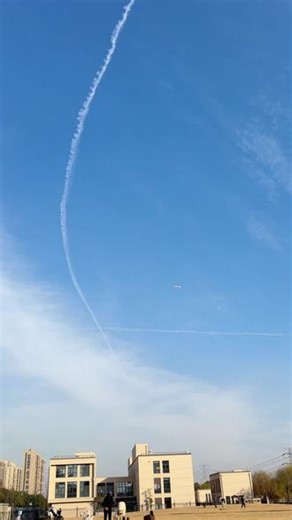 凌晨2:45终于把项目赶完，对于我们这种没有背景，全靠自己的人来说，“能扛事、效率高”就是最好的名片。这是我的安全感，也是我的竞争力。至于未来还有多少机会，我不知道，但我知道，做好当下的每一个，就是对未来最好的铺垫。