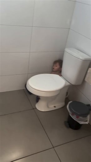 😭😂why would my little brother --literally a toddler! Be sitting here as if he has rent to pay and women to please 😭😭😂this is cracking me up💔😭