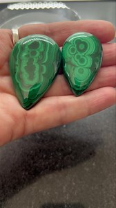EXQUISITE Top Grade Malachite Teardrops €13 & €11 Malachite is known as the "Stone of Transformation" and is used for deep energy cleaning, bringing healing and positive transformation to the wearer. Healing Properties: This crystal aids in stimulating the heart chakra, absorbing negative energies, and pollutants from the body and environment. Protection: Malachite serves as a guardian of the heart, offering protection from negative energies, electromagnetic pollution, and harmful radiation. Hyp
