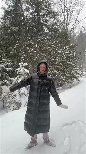 Tiffany + Tegan | T and T Twin Talk on Instagram: "Walk like a penguin Comment TWINS for link the coat and a look for less one too! #Tips #wintertips #snowandice"