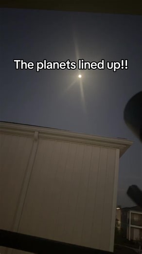 플로라!🪼 (@minisillybilly)’s video of Planets Line Up 2026