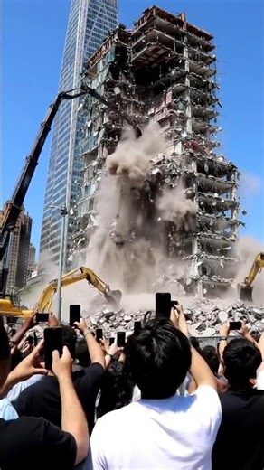 Omg Big building demolition in USA building demolition#construction#buliding#pleasesubscribe