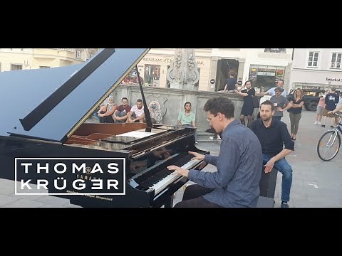 Crazy duet of Piano and Cajon Player on Street in Linz – Thomas Krüger & Flo Dobretsberger