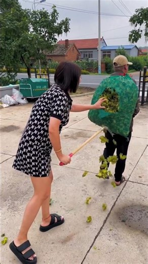I took some hazelnuts from his sack | Amazing Fresh hazelnut 🌰🌰 #farming #youtubeshorts