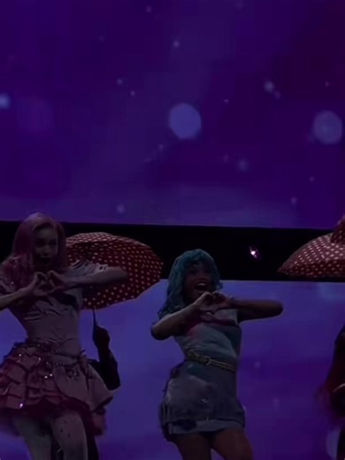 “Life is sweeter” in D23 💗🧁✨ @RubyRoseTurner @Morgan Dudley @joshuarobertcolley @morgan dudley (not) @dararenee @Malia:) @Kylie Cantrall @Peder Lindell #evie💙👑 #sofiacarson💞 #mal💜🐲 #dovecameron✨ #descendants #descendants2 #descendants3 #descendants4 #descendantstheriseofred #fypシ゚viral