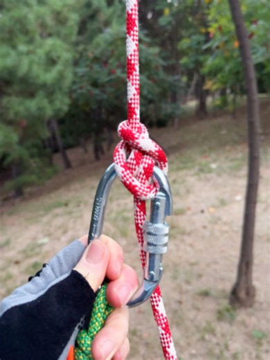 3-second mid-line hitch locked with a carabiner! 🔴⚪️⚡️ Need an instant anchor point in the middle of your line? This red & white cordage hitch cinches directly onto a metal carabiner with zero slip under load! 🌲 Master fast rigging with @SimplyKnotted! #SimplyKnotted #MidLineHitch #CarabinerAnchor #RedWhiteRope #KnotTying #OutdoorSkills #RiggingHacks #RopeHacks
