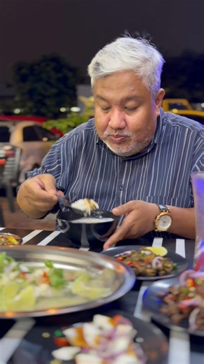 Port Makan Bubur Berlauk Bubur nasi berlauk sangat sesuai menjadi menu dimasa musim hujan dengan panas panas dan ada aneka lauk penambah selera di kedai wan tomyam bertempat di taman medan petaling jaya. Memang berbaloi baloi. #pakcikreview #buburnasi #pakciktiktok Boleh tengok info yang lain di Wan Tomyam Seafood | Pakcik Gaming