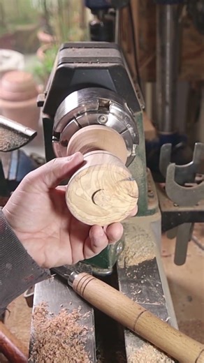 In this video I turn an olive wood base, for my stylus pen