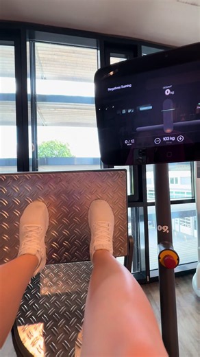 Legday mit Hightech im Gym – So macht Training Spaß