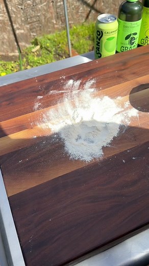 Neapolitan Pizza Cooked in 1 Minute