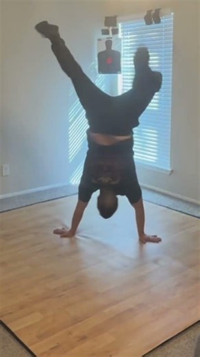 Breakdance: AirFlare practice