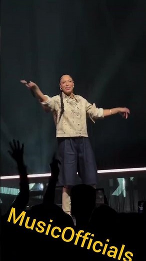 Zaho - Comme Caroline feat. Mc Solaar live performance concert en france #zaho #mcsolaar #shorts