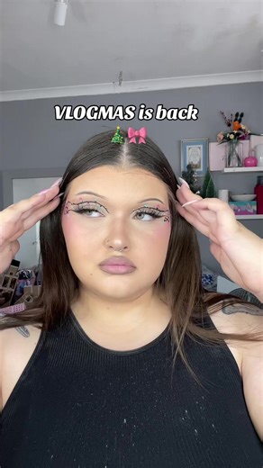 Taking one day off of editing vlogmas ended up being almost werk break, but we’re back in action with more vlogs 🥹🎄 #vlog #vlogmas #vlogmas2024 #christmas #christmas2024 #christmastiktok #christmasmarket #festive #festiveseason #mua #dayinthelife #makeupartist #christmasmakeup @