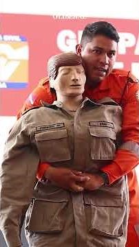 Heimlich maneuver: see how to do it, a technique that saves people from choking.