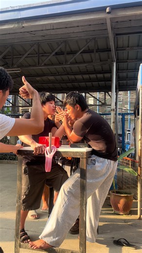 Alexis King vs Leonard: Thrilling Arm Wrestling Match