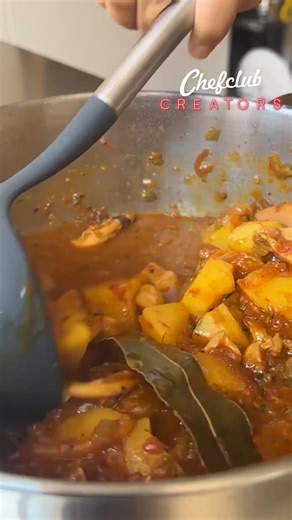 14K views · 66 reactions | Papas con chocos, una receta de nuestra amiga @marialomchef10, miembro del club de creadores de Chefclub. Sigue a @marialomchef10 en Instagram y en TikTok. | Chefclub España | Facebook