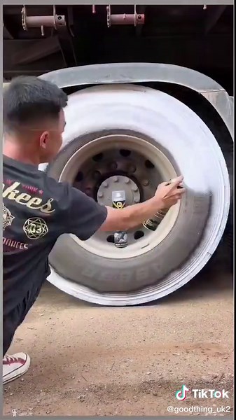 oil stains, asphalt，glue Dissolves quickly，Multifunctional all-around cleaning#fyp #car #goodthing #CapCut #KepedesanPopMie