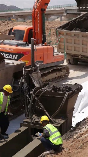 Gansu Lanzhou Slipform Machine |40×40 Highway Side Ditch Construction #earthopstv #automobile #viral