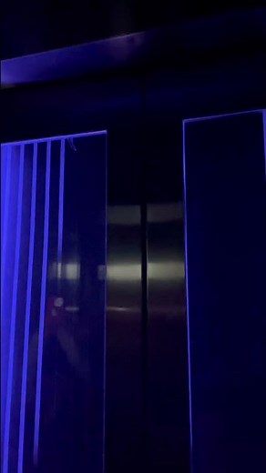 Elevator Ride to the Top of the Empire State Building! New York City! 102nd Floor!