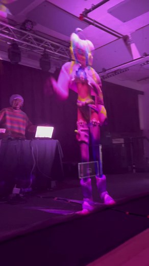 Experience a Holographic Concert with Yameii Online