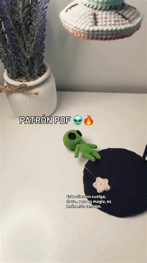Art-Cro`San | Amigurumis & Patrones on Instagram: "Ya podes adquirir el patrón Alien + Nave 🙌🏼 Por info déjame un comentario 😉 Precio LANZAMIENTO hasta el 10/02 #amigurumidesing #crochetpattern #aliens #patrón"