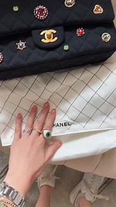 522K views · 6.8K reactions | Classic flap bag de chanel coleccion pre-fall 22 edición especial #priscyescoto #bag #chanel #luxury #designer | Priscila Escoto | Facebook